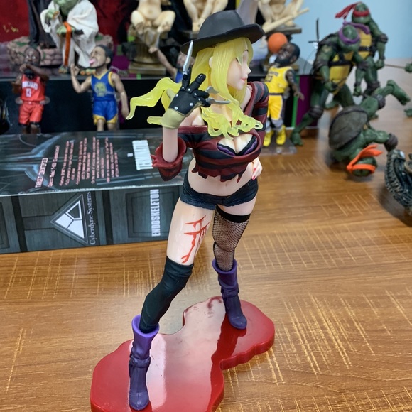 Toy - Picture 2 of 3